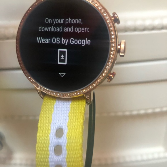 Gold Fossil Watch Series 4 Like new! main image 5
